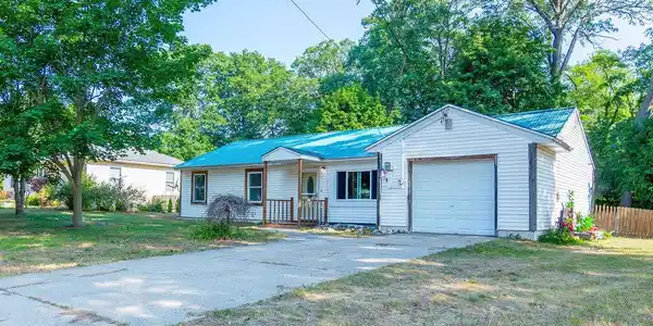 Image 2: 280ElmSt.StarkRealEstate-TonyaShipleyPho