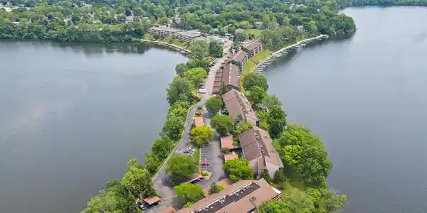 824 Cliffs Drive E Unit 304
