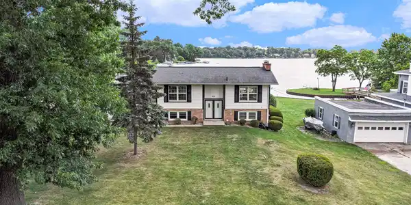 231 Lakeshore Drive