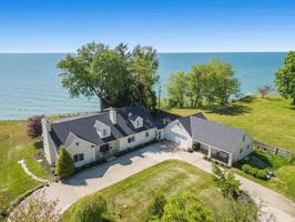 2555 Lakeside Path