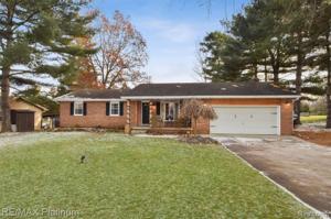 1118 CAMELOT Drive