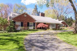 922 TIMBERLAKE Drive