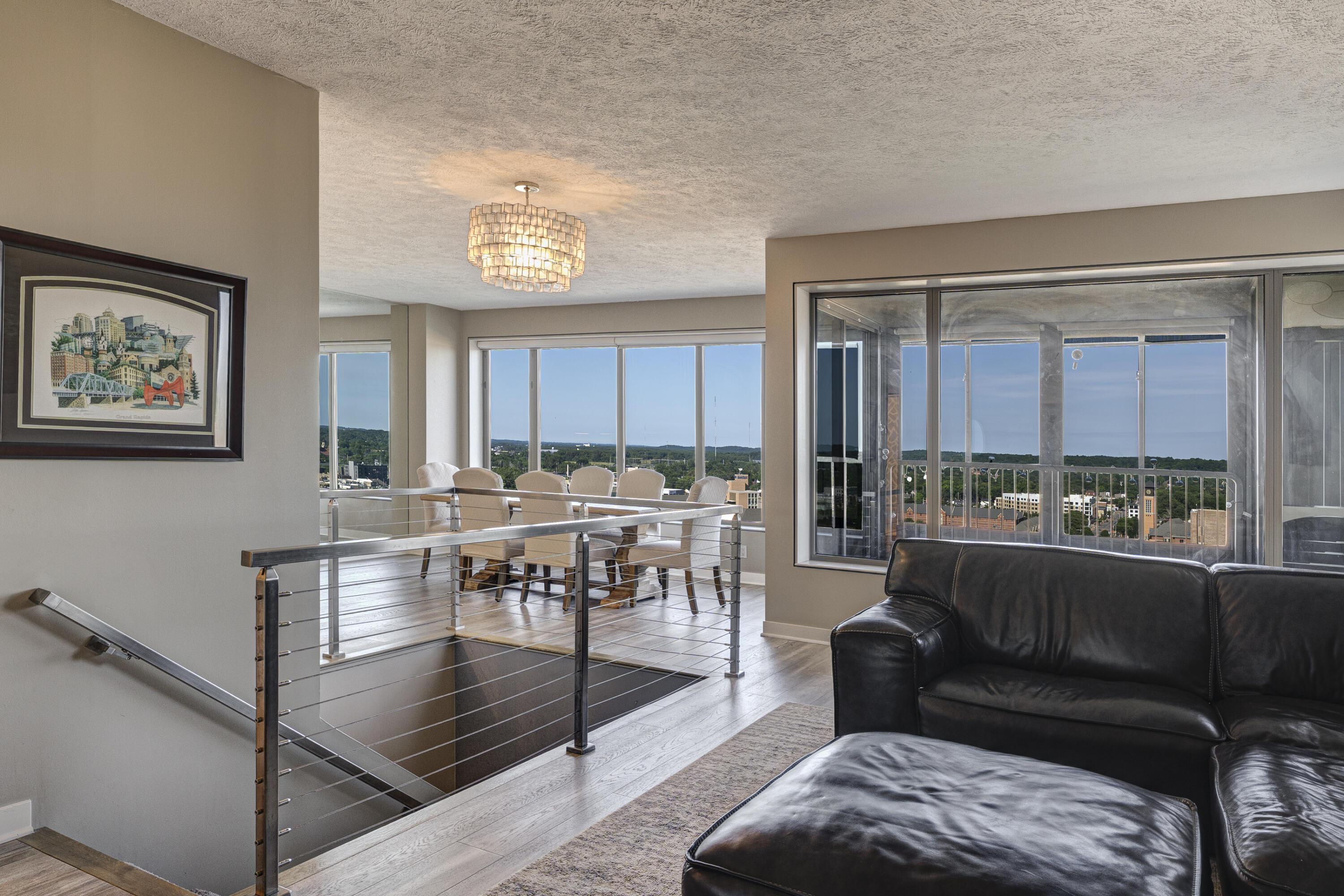Image 2: Living Room