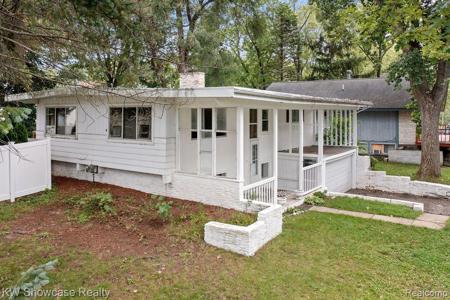 4954 CHIPMAN Drive