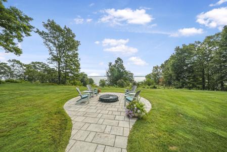 9546 Eastridge Drive