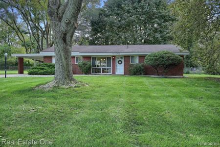 6582 PEAR Lane