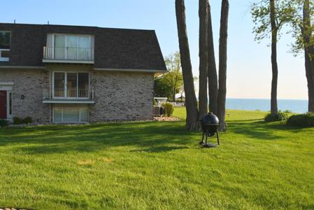 3616 Lakeshore Drive Unit E3