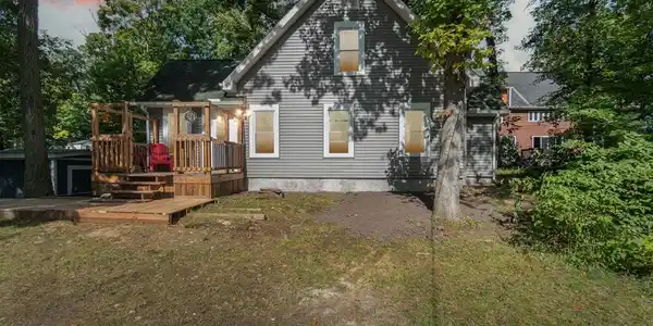 210 W CANYON Drive