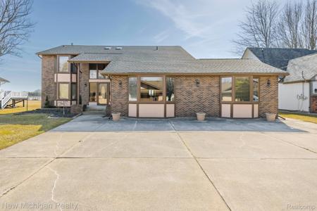 4427 POINTE TREMBLE Road