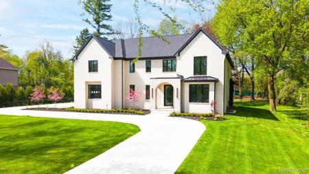 4546 Niagara Lane
