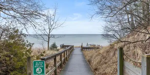 V/L W Huron Trail