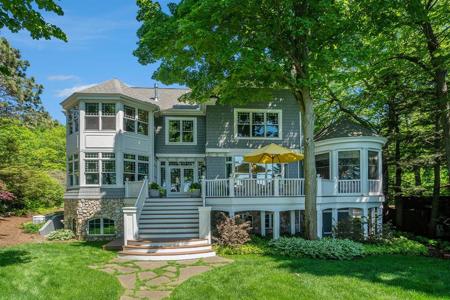 6059 Lakeshore Drive