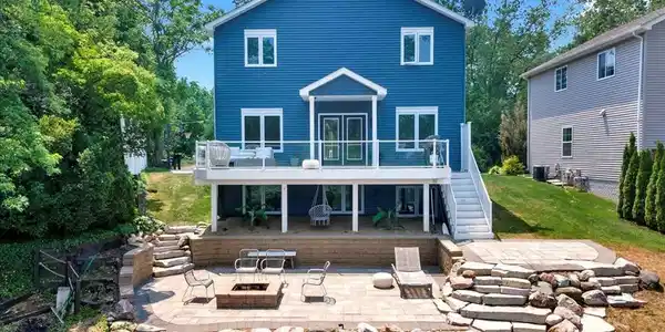 650 FERNHURST Drive