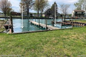51 N RUSSELL Drive