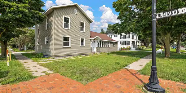Image 2: 2-web-or-mls-1G1A4434
