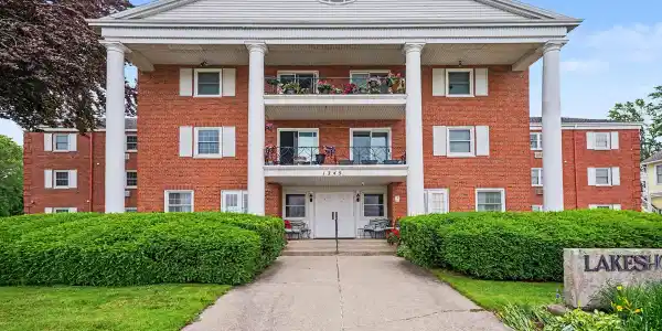 1249 Lakeshore Drive