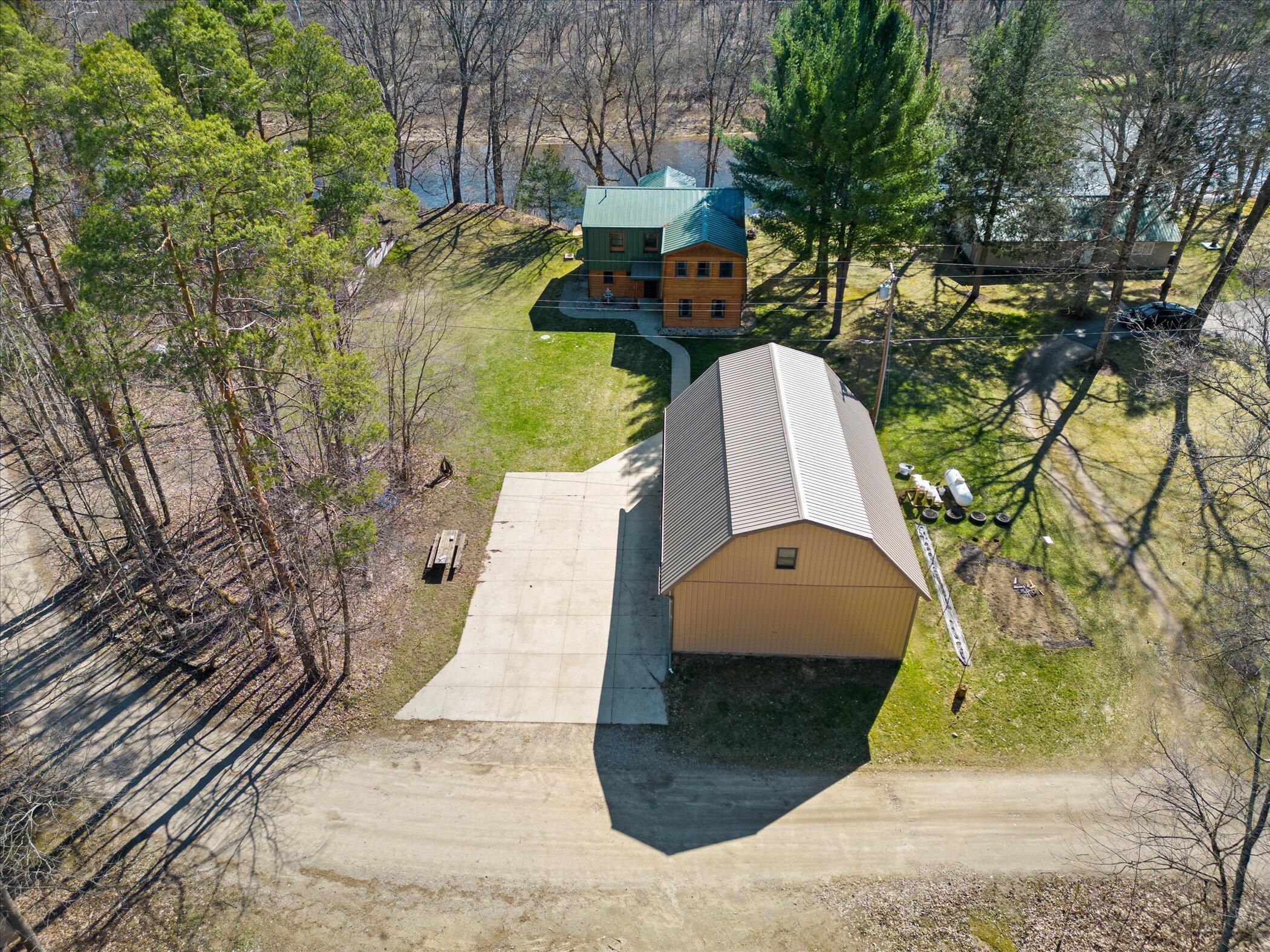 Image 1: 38-7952-Main-St-Newaygo-MI-493