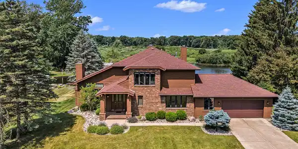 17 Bay Pointe