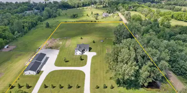 Image 3: 10+ acres