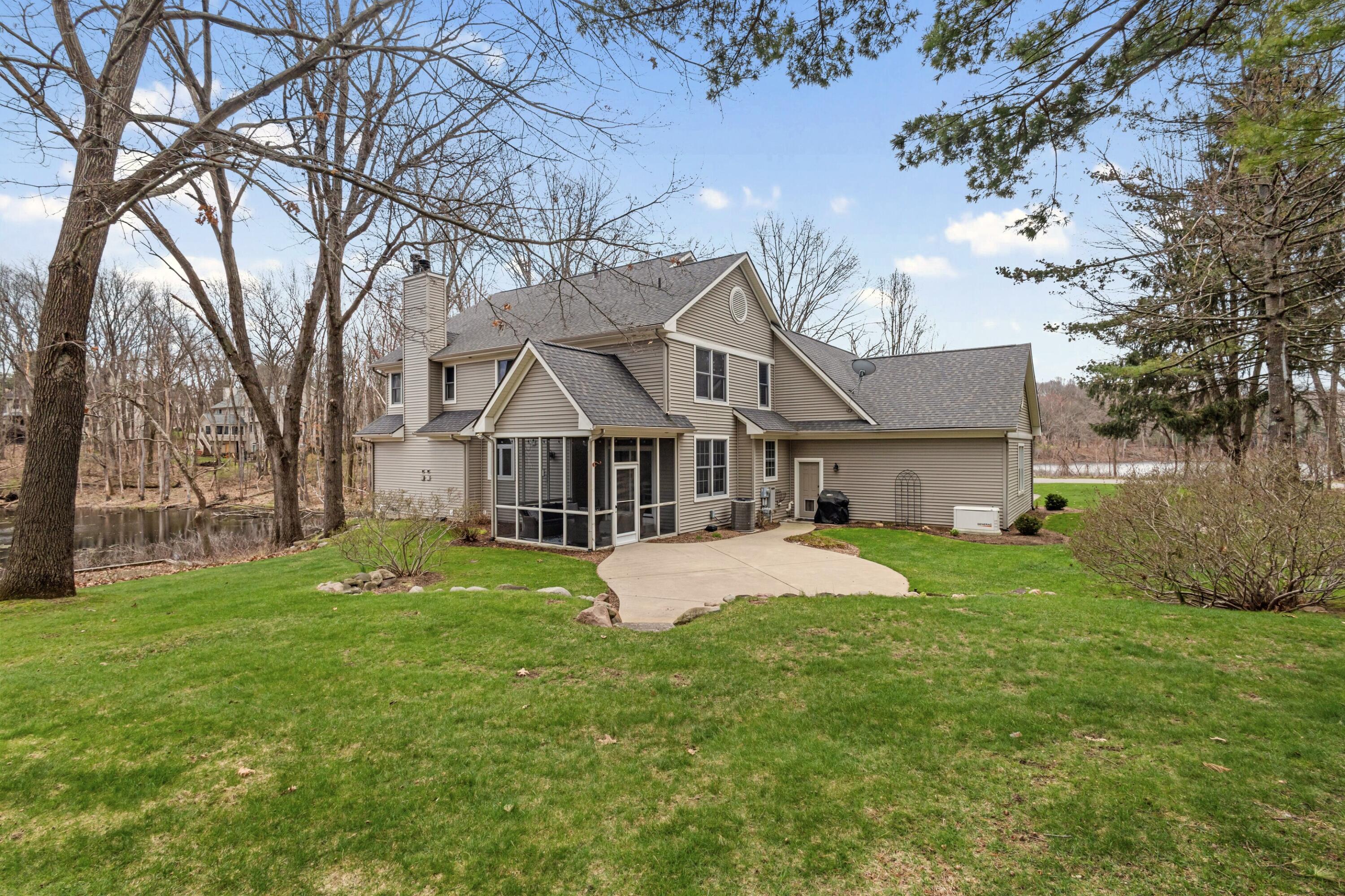 Image 2: 8049 Barony Point