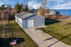 6508 Lakeshore