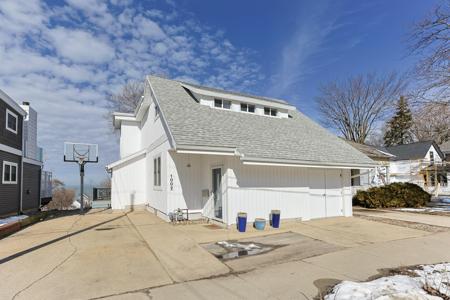 1002 Lake Boulevard