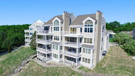 736 Spyglass Hill