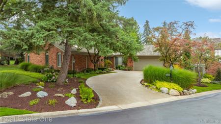 3932 Maple Hill Street