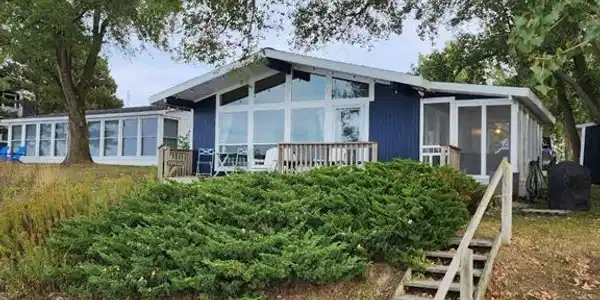 2879 N Lakeshore Drive