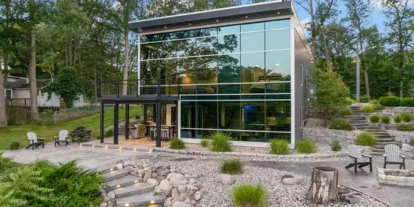 6212 N Noreika