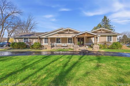 3860 E Commerce Road