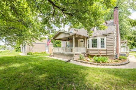 7093 Lakeshore
