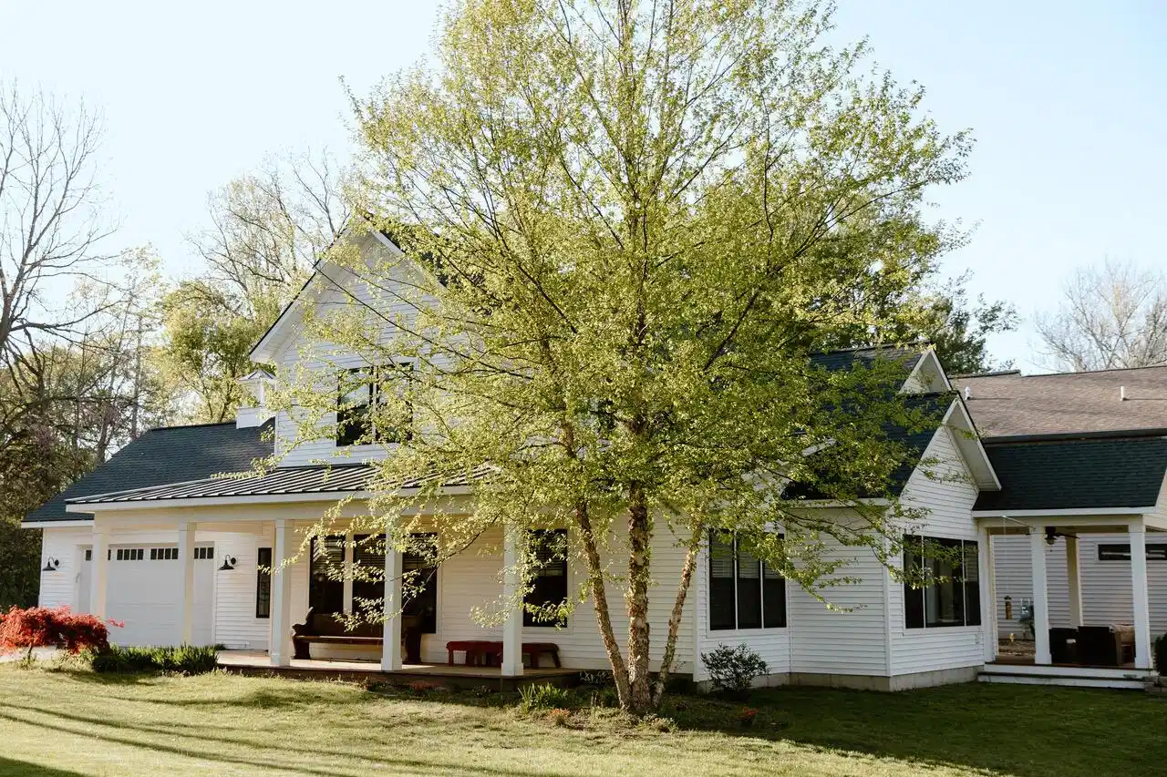 Image 1: Exterior