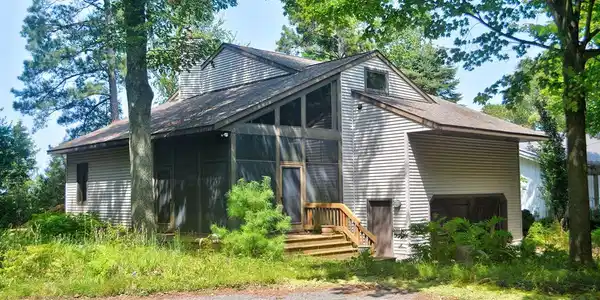4733 N Lakeshore Drive