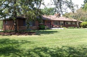 6846 CRESTWAY Drive