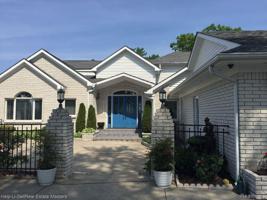 8827 Lakeshore