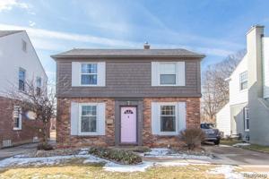 1593 Roslyn Road