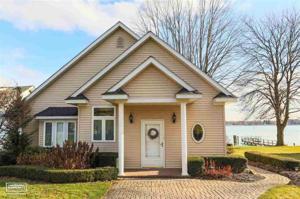 1086 N RIVERSIDE