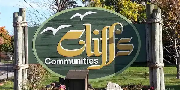 812 Cliffs Drive