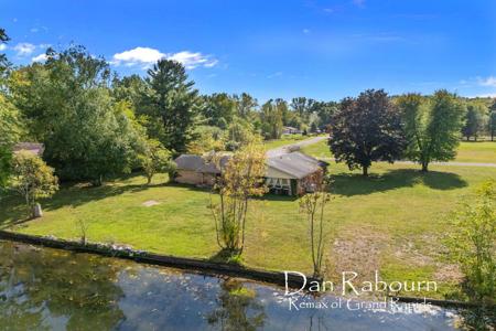 3261 River Lane