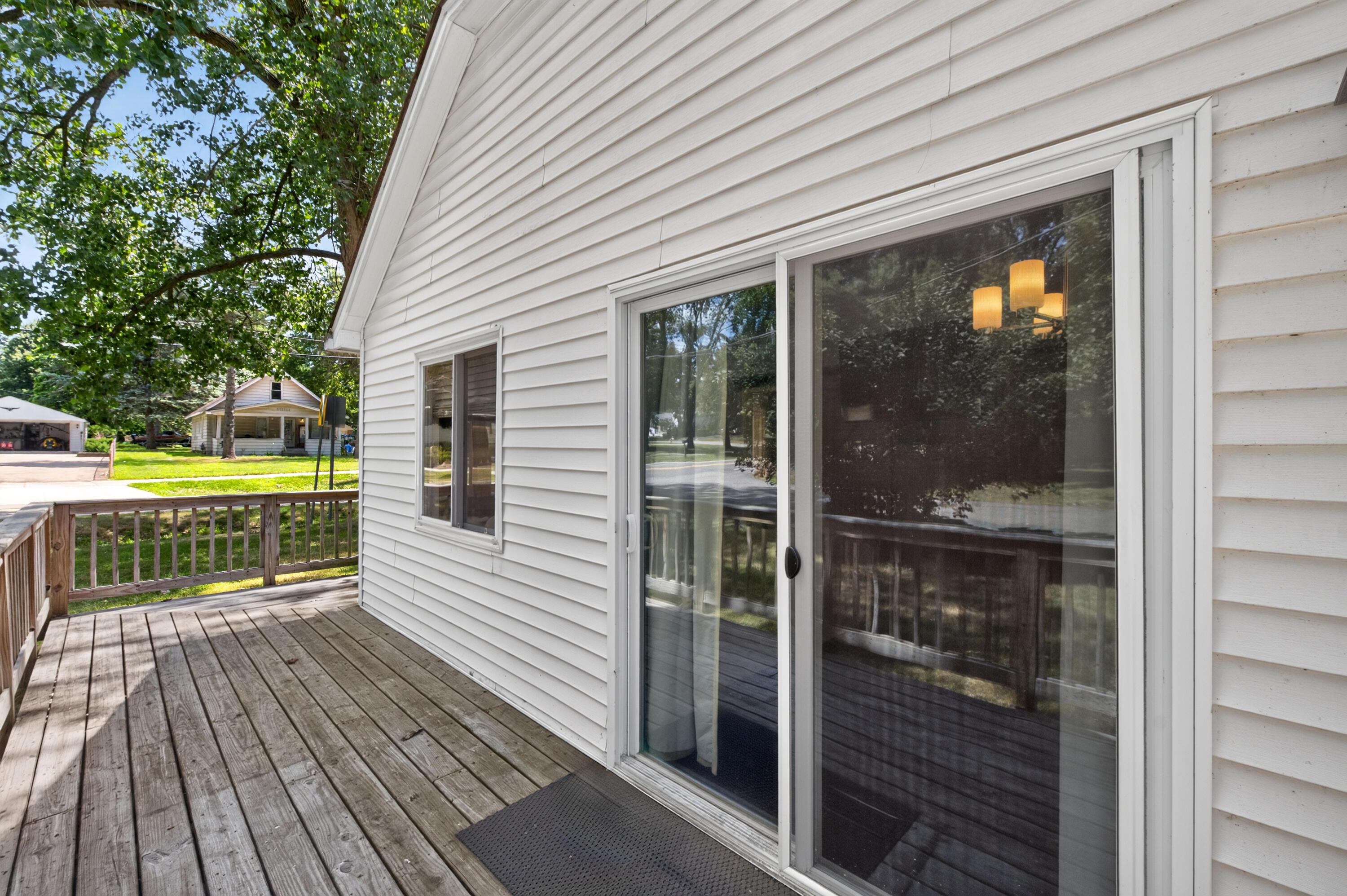 Image 4: 07-571-Crescent-Lake-Rd-Waterford-Townsh
