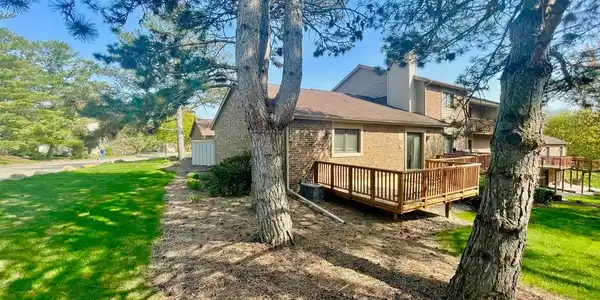 5734 WOODLAND View