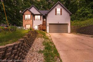 3740 DOROTHY Lane