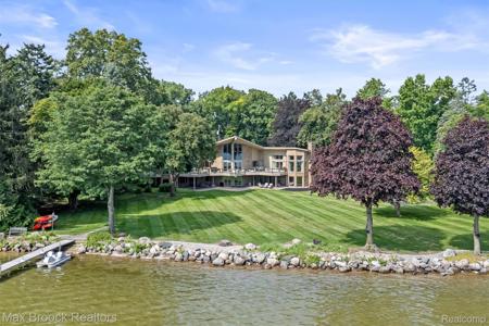 3333 W Shore Drive