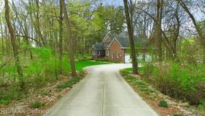 724 Lakeville Rd.