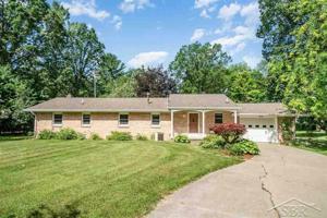 183 E LAKESHORE DR