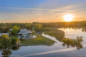 1867 LONG POINTE Drive