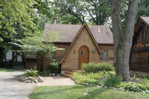 2327 MAPLEWOOD Street