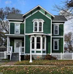135 N William