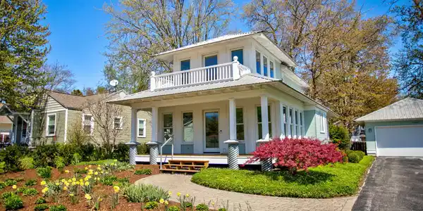 Image 3: exterior 3